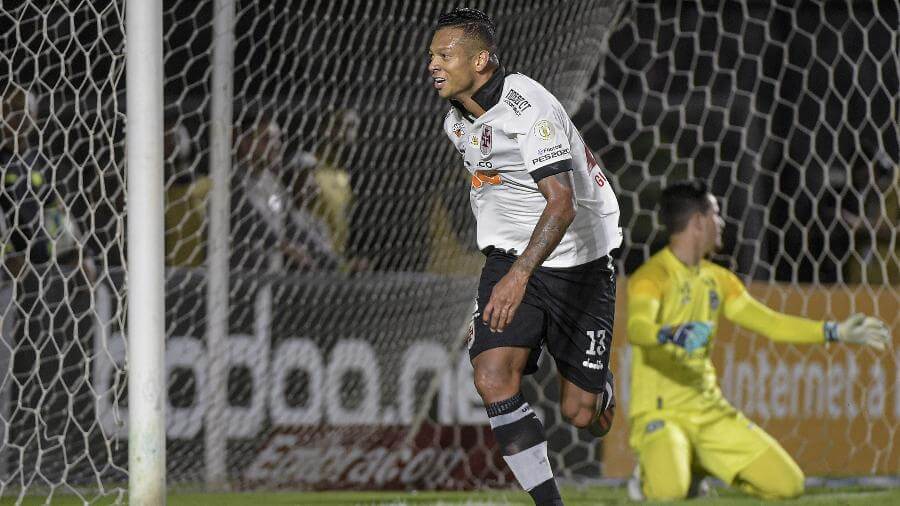 Vasco inicia semana com duas pautas importantes a tratar: pagamento de atrasados e Fredy Guarín