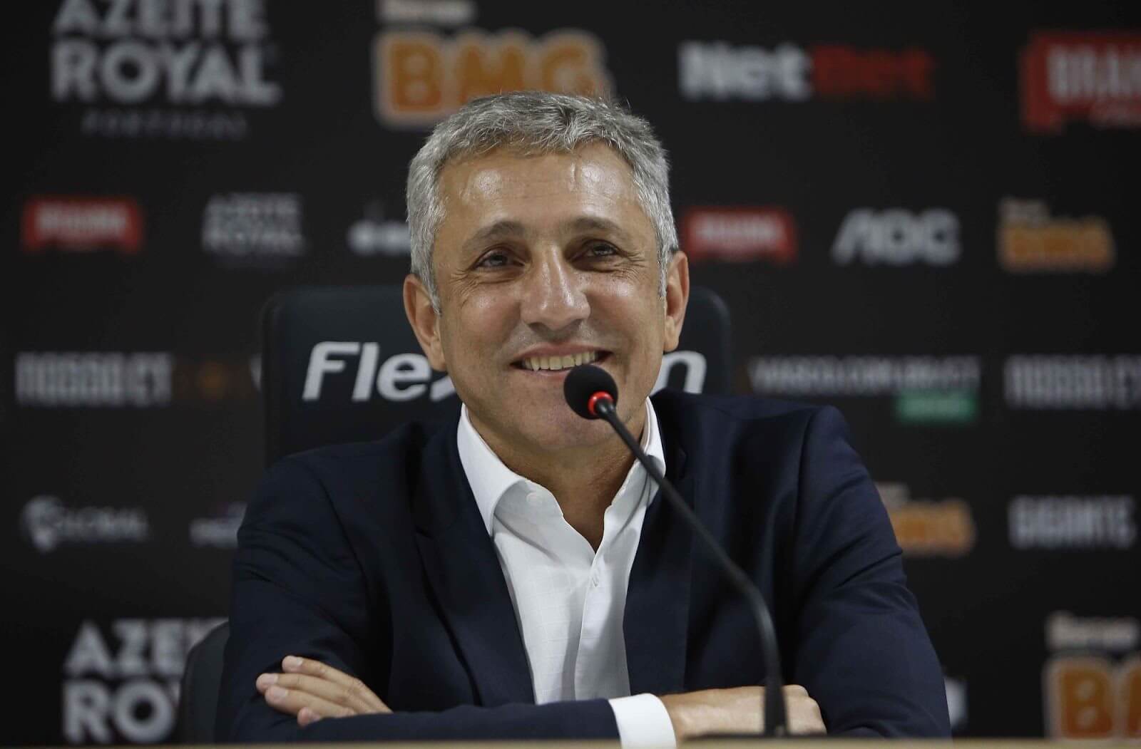 Vasco conclui negociação com BMG e vai pagar um mês de salários atrasados