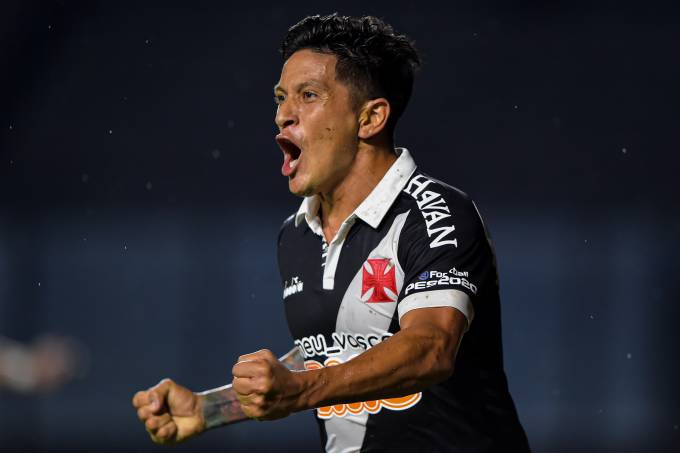 Com gol à la Romário de Germán Cano, Vasco vence a Portuguesa-RJ por 3 a 2