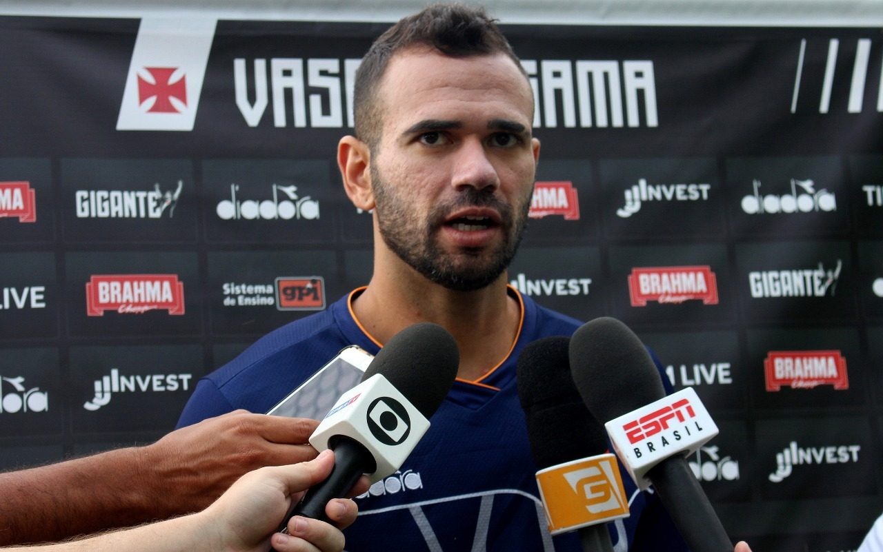 Leandro Castán destaca a importância de Talles e Marrony no elenco