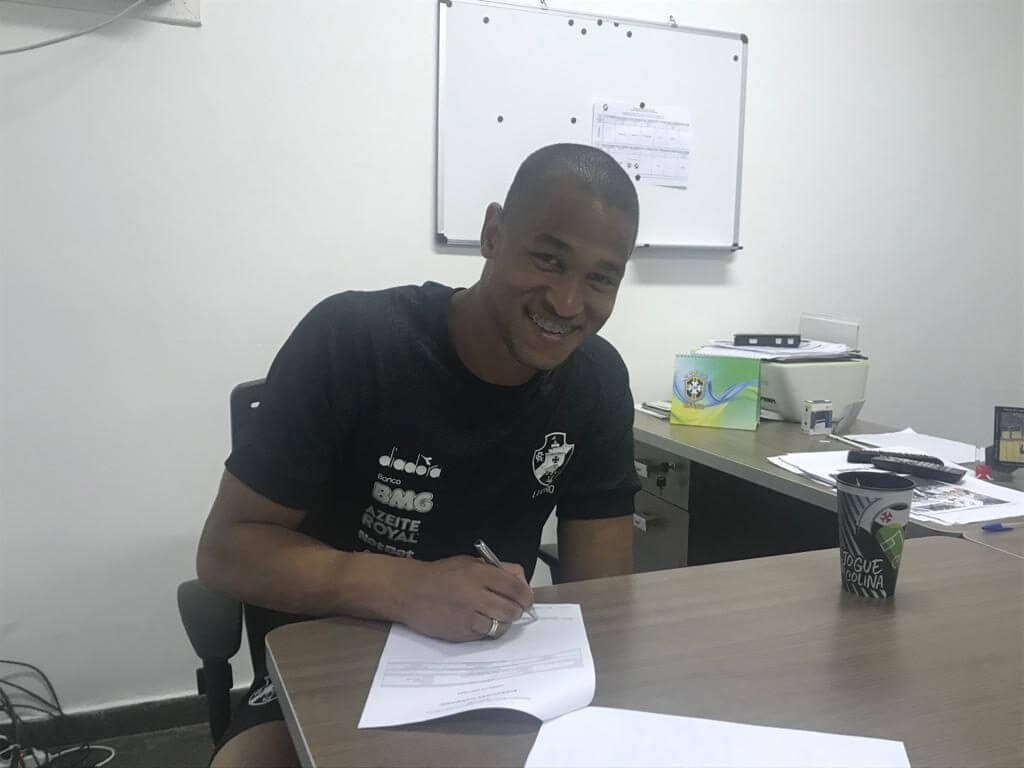 Vasco acerta a renovação de contrato com Lucão até 2023