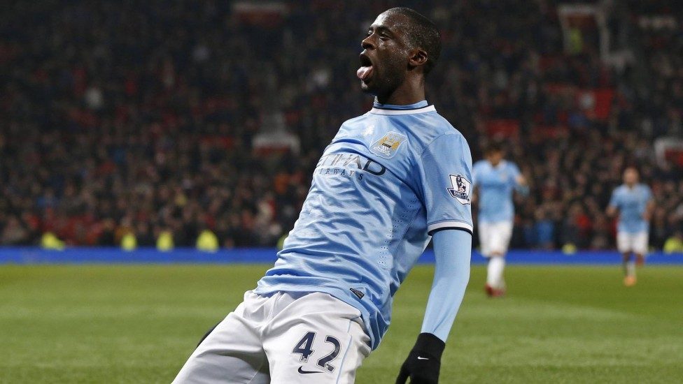 Torcida vascaína faz campanha para o clube contratar o volante Yaya Touré