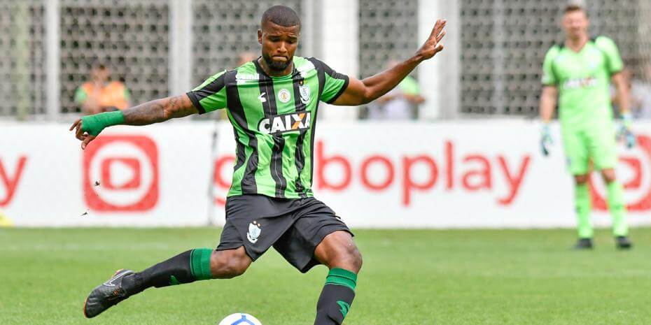 Vasco tem interesse na contratação do zagueiro Messias