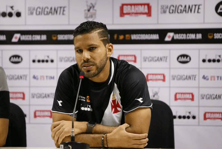 Vasco descarta nova negociação com o zagueiro Oswaldo Henríquez