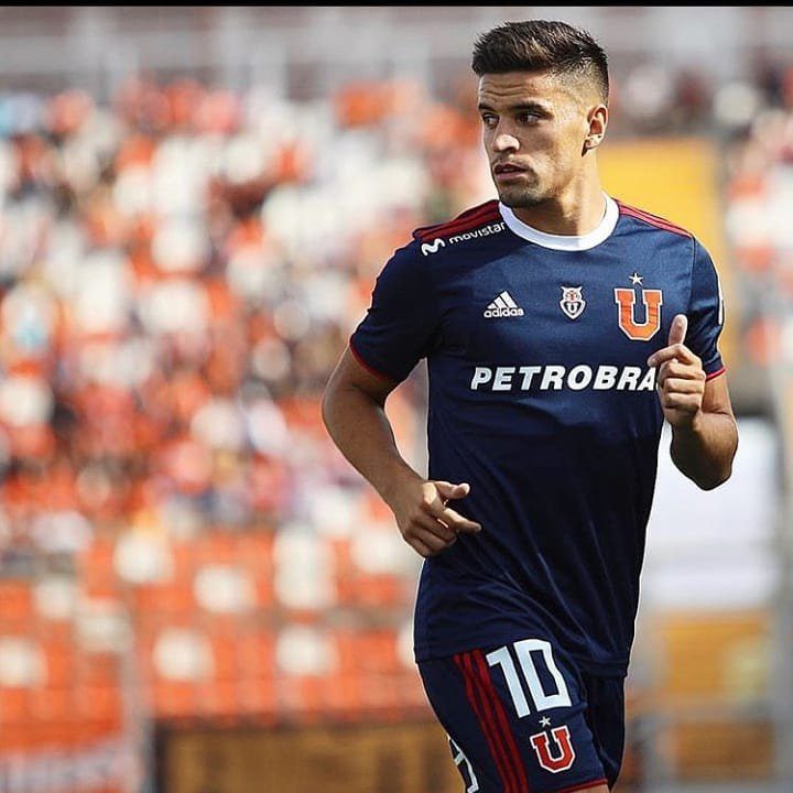 Após acerto com Benítez, Vasco segue de olho em jogador do mercado sul-americano