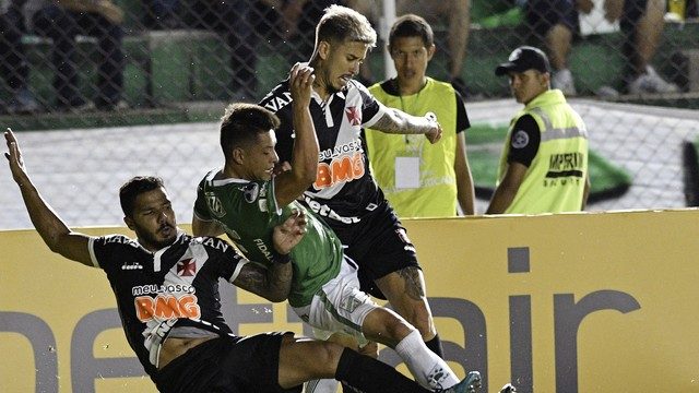 Análise: Correndo riscos, Vasco se classifica e segue sem evolução na temporada