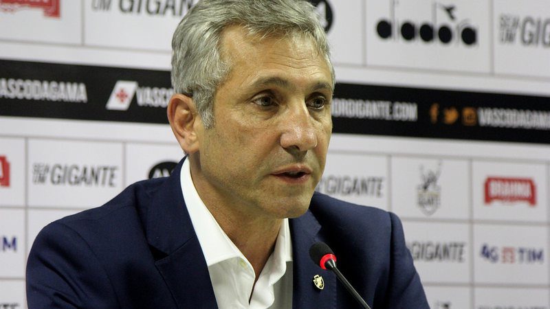 Vasco não oferece plano de saúde a seus funcionários, apenas plano dentário