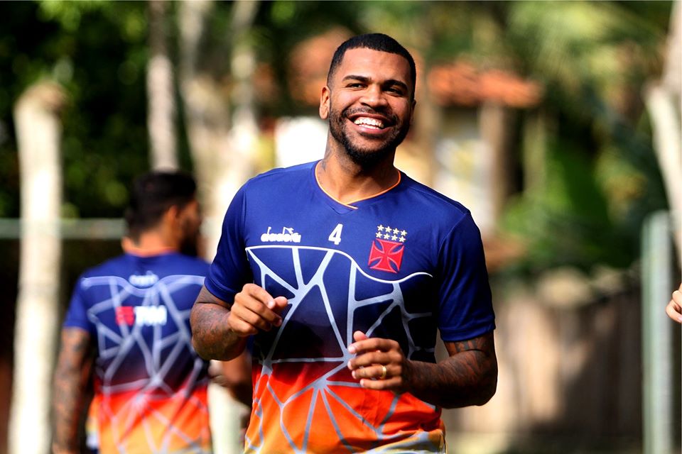 Breno avança em recuperação e se aproxima da volta