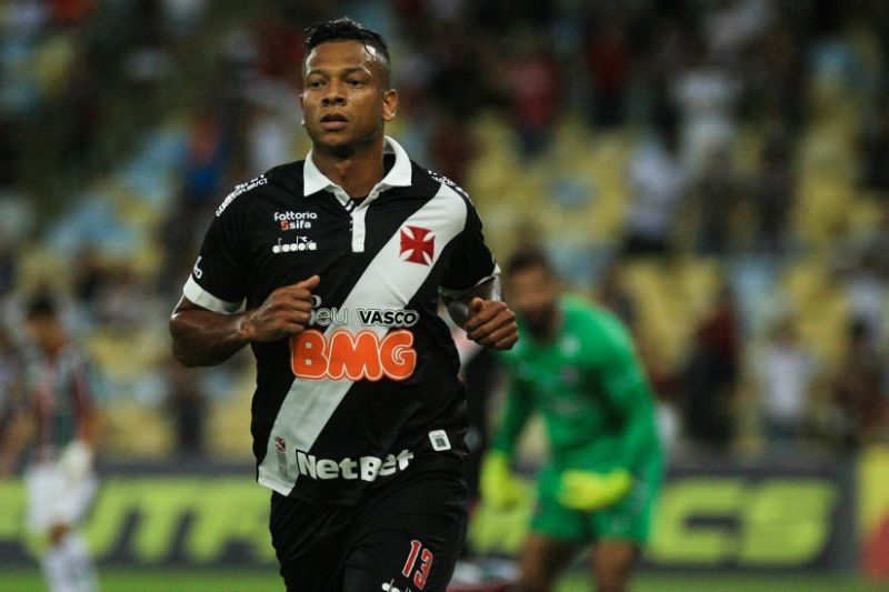 Fredy Guarín jogará contra o Goiás com a mão imobilizada; Benítez pode ficar no banco