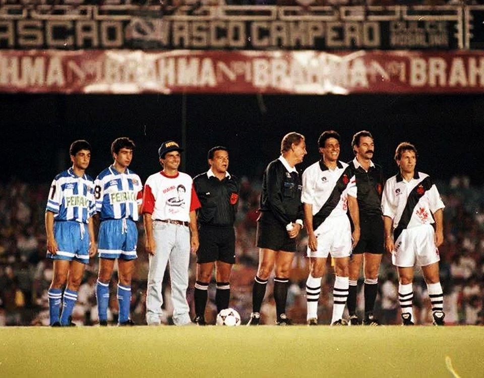 Roberto Dinamite pendurava as chuteiras há 27 anos atrás