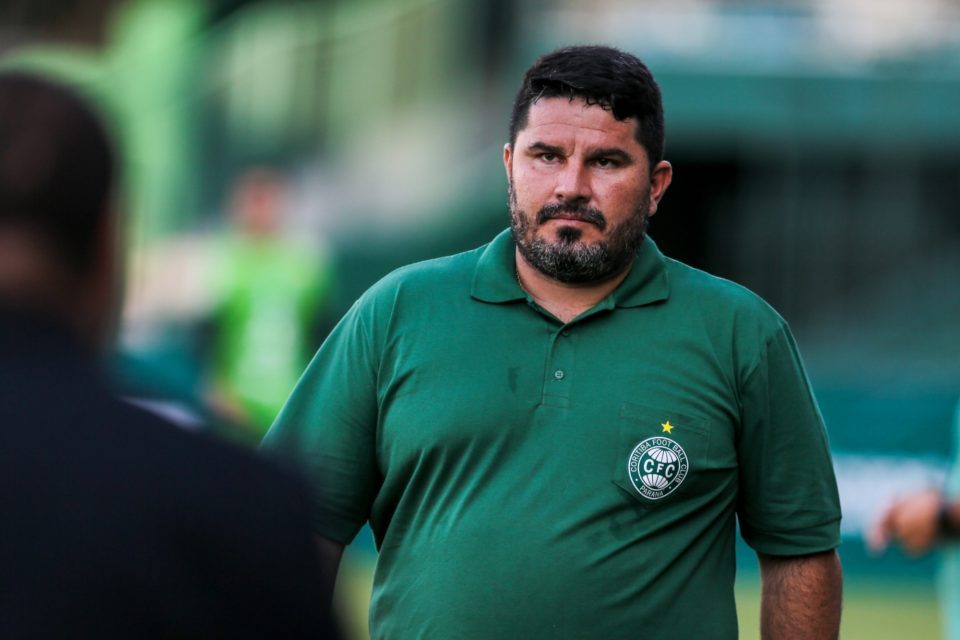 Eduardo Barroca sobre treinar o Vasco no momento: ‘não existe a menor possibilidade’