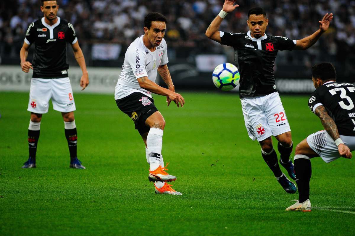 Vasco descarta a contratação do meia Jadson