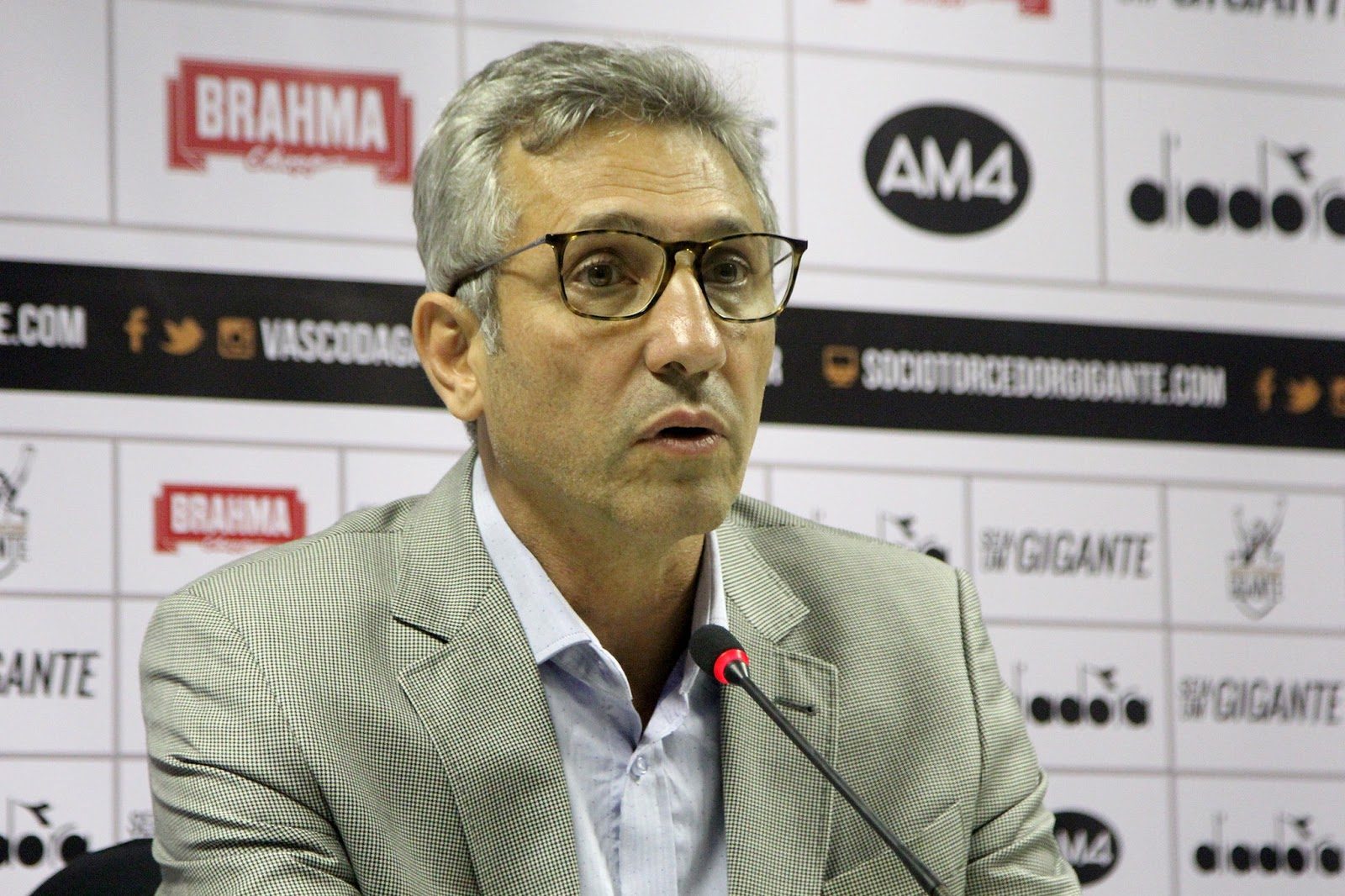 Em meio à pandemia, Vasco não dá sinais sobre pagamento aos jogadores