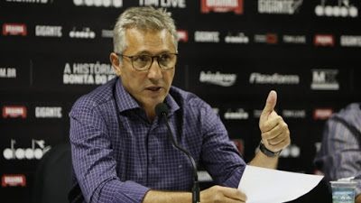 Campello acredita no elenco e rechaça chance de rescisões devido à atrasados