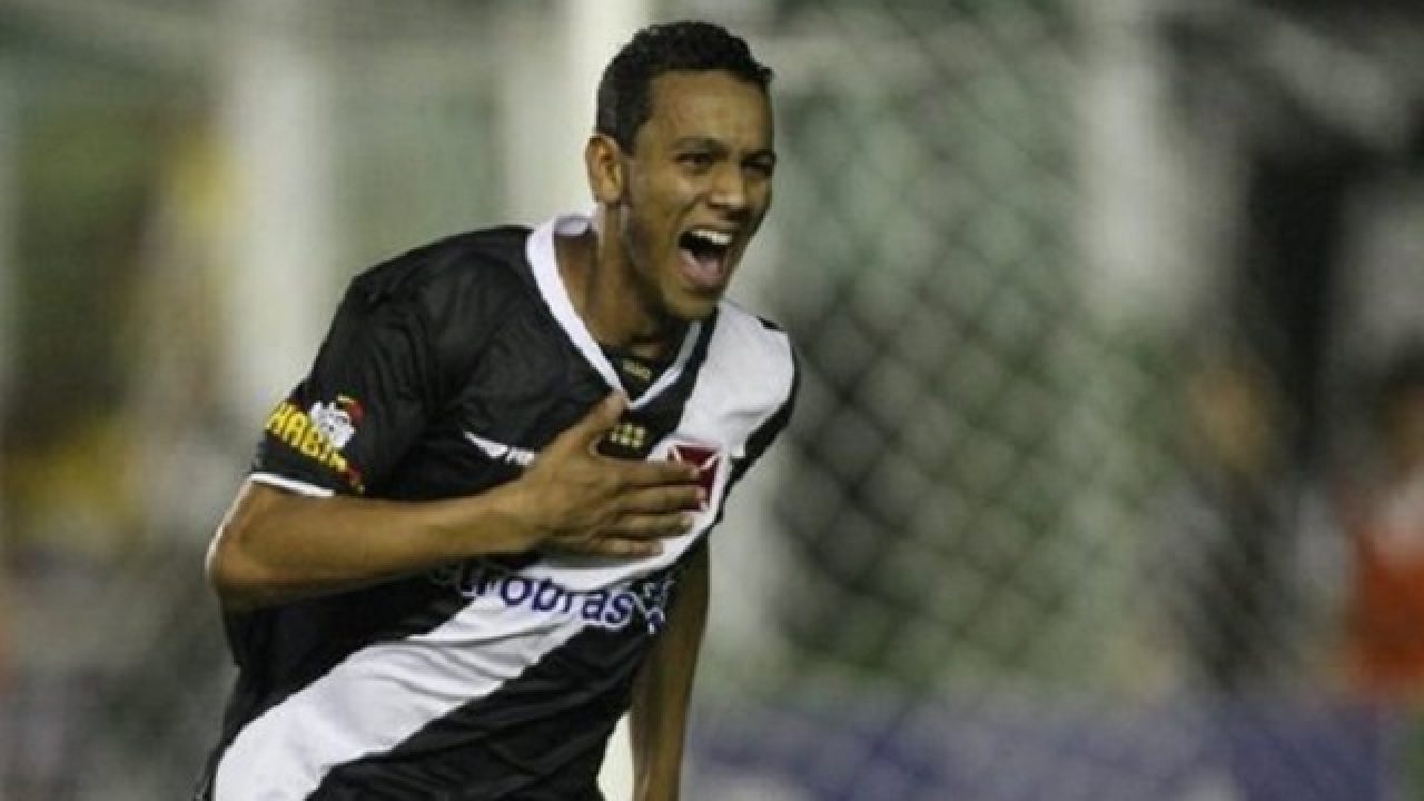 Souza revela desejo de retornar ao Vasco; volante tenta trazer Alex Teixeira, Kardec e Coutinho