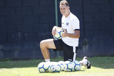 Vídeo: Carlos Germano não hesita e escolhe entre Edmundo e Romário