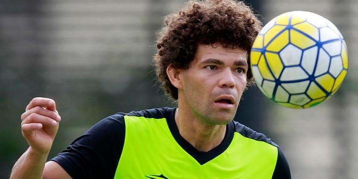 Procede? Antônio Lopes é direto ao comentar sobre especulação envolvendo o meia Camilo no Vasco