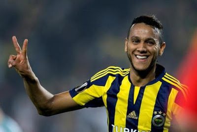 Souza rebate jornalista e afirma que ele precisaria nascer 15 vezes para ganhar o que ele recebe de salário