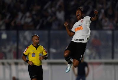 Guarín explica porque ama tanto o Vasco: ‘História que apaixona qualquer pessoa’