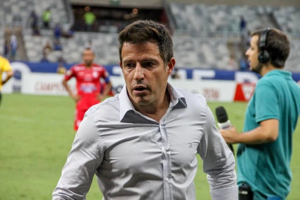 Veja a apresentação do treinador Ramon ao vivo