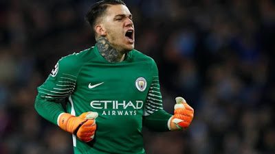 Goleiro Ederson, do Manchester City, revela que a primeira camisa que ganhou foi a do Vasco