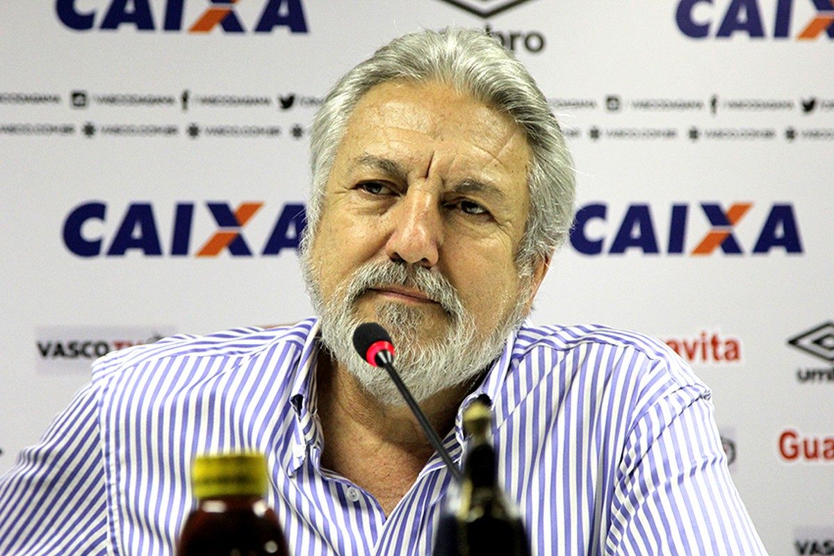 Reforços à vista: Vasco mapeia o mercado e pretende contratar dois jogadores para encorpar o time