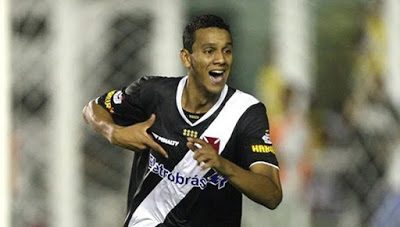 Souza reitera o desejo de só jogar no Vasco no Brasil e alfineta o rival: ‘Ficam com ciumezinho, falam que ninguém me quer”