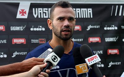 Castán joga a responsabilidade para o Fla, que deseja a volta das atividades: ‘Se acontecer alguma coisa eles vão ser responsáveis’