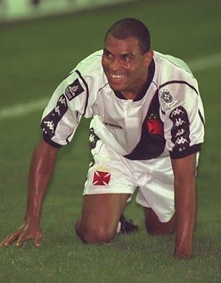 Donizete revela que Edmundo o convenceu a fechar com o Vasco: ”Queria que eu fosse para o lugar dele para substituí-lo”