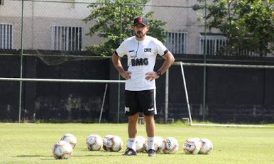 Com novidades, confira a provável escalação do Vasco para o jogo contra o Macaé