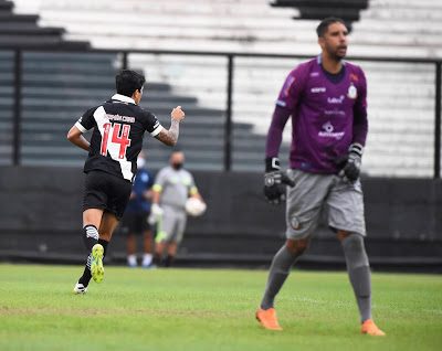 Com hat-trick de Germán Cano, Vasco vence o Macaé por 3 a 1
