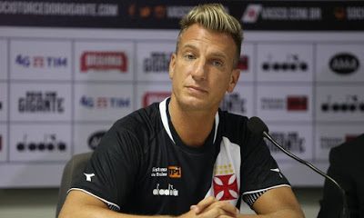 Depois de ter sido citado por atos racistas, Maxi López responde; acusação partiu de zagueiro do Botafogo