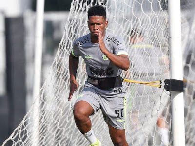 Empresário muda discurso e se diz otimista por permanência de Juninho no Vasco