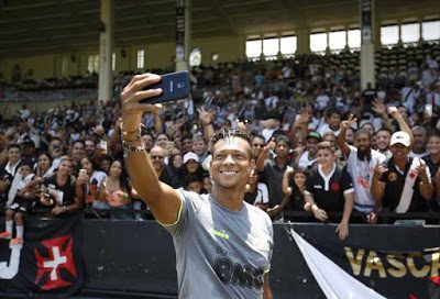 Torcida do Vasco pode ter papel preponderante para Guarín permanecer no Vasco; entenda