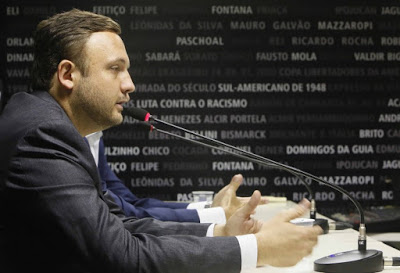 Vale? Vasco adota teto salarial para contratações com status de ‘aposta’