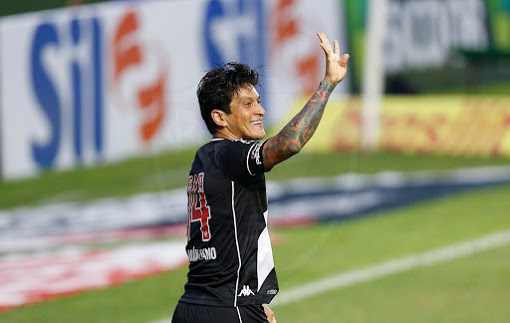 Em menos tempo, Cano iguala importante marca de 2019 no Vasco