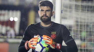 A torcida não aliviou: pênalti cometido faz Fernando Miguel ser criticado nas redes sociais