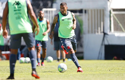 Com preparo físico e entrosamento, Carlinhos aposta em boa atuação no clássico contra o Fluminense