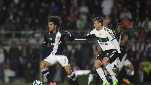 Superioridade vascaína e última vitória do Cruzmaltino em 2013: confira o retrospecto das últimas 10 partidas entre Vasco e Coritiba