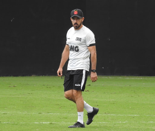 Cheio de mudanças! Veja o time titular do Vasco que enfrenta o Santos nesta quarta