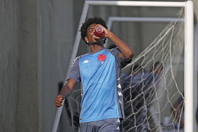 Talles Magno fala sobre aprendizado que tem conseguido com Ramon Menezes