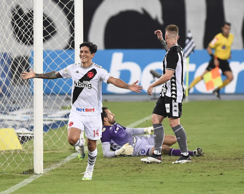 Cano elogia Benítez e faz lobby pela permanência do meia: ”Espero que ele fique conosco por muitos anos”