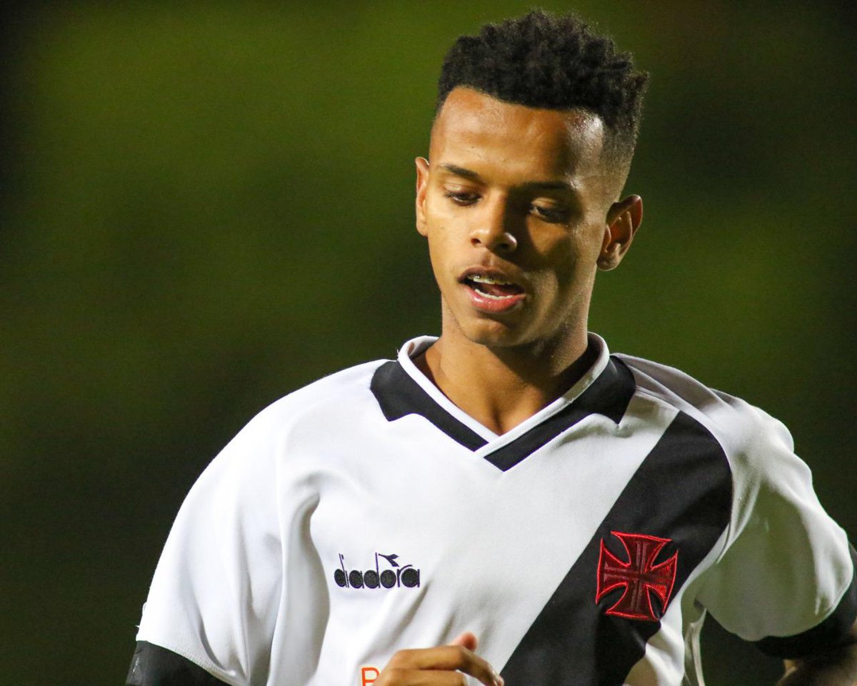 Bruxa solta: Riquelme e zagueiro Breno testam positivo para o Covid-19