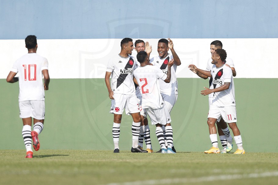Destaques da base pedem passagem por oportunidade no time principal do Vasco; confira quais são os jogadores