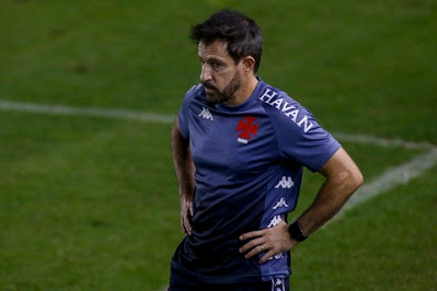 Ramon balança no cargo e pode deixar o comando técnico antes do clássico contra o Flamengo; pouco tempo pode salvar o treinador