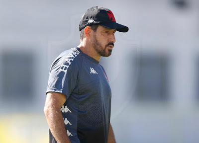 Vasco demite técnico Ramon Menezes após derrota para o Bahia