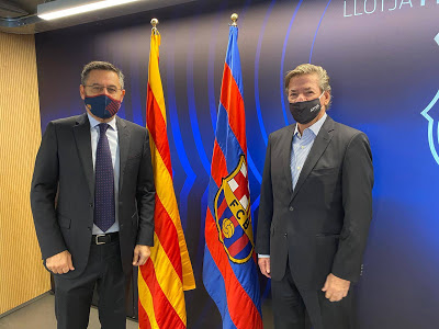 Jorge Salgado, candidato da Mais Vasco, visita clubes europeus e é recebido pelo presidente do Barcelona