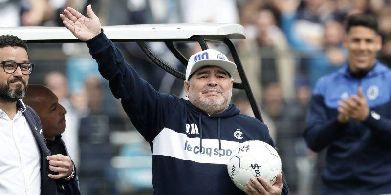 Juninho Pernambucano, Ricardo Sá Pinto e Germán Cano se despedem de Maradona em suas redes sociais