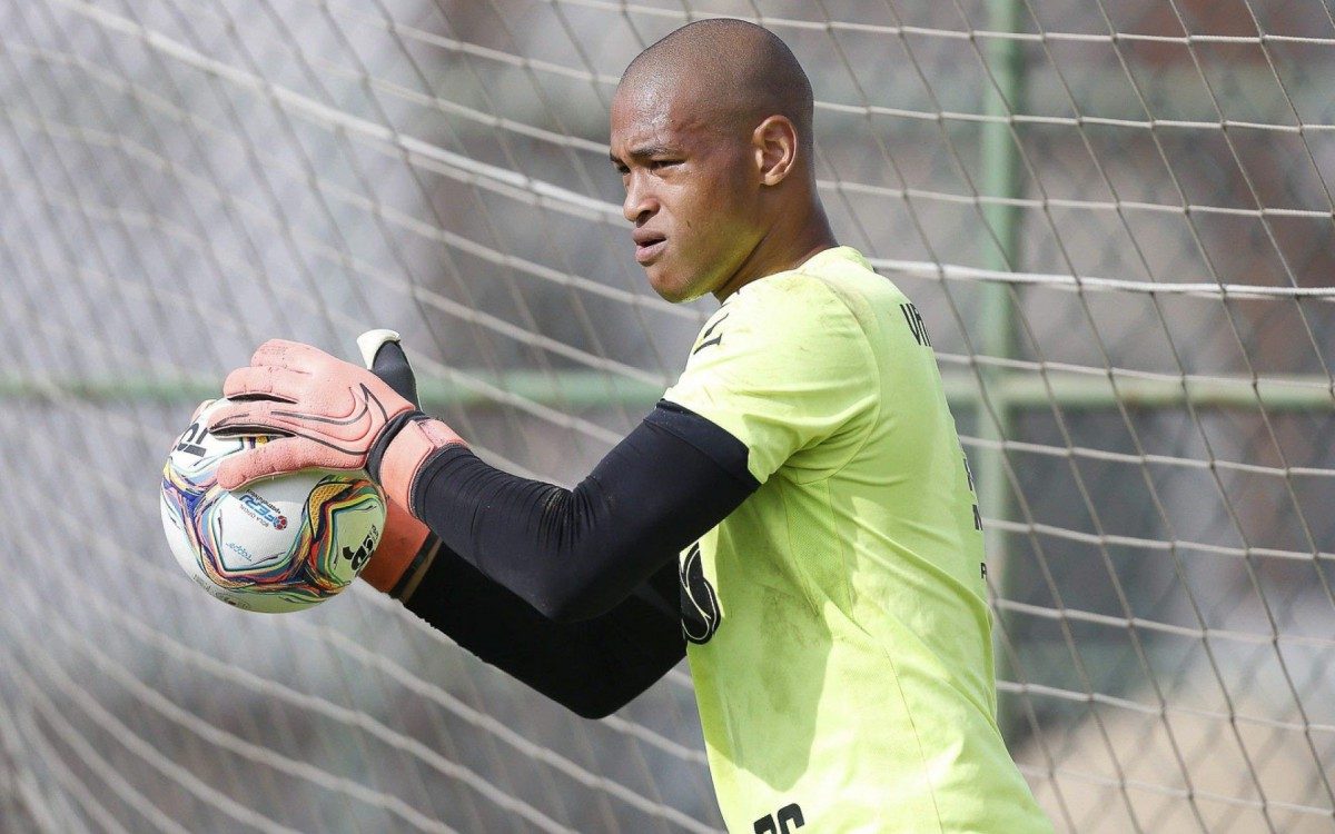 Promessa do Vasco: Lucão pode ganhar o lugar de Fernando Miguel?