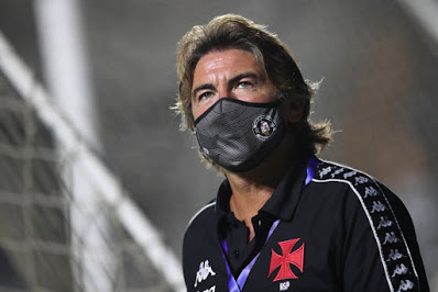 Sá Pinto afirma que gol do São Paulo ”caiu do céu” e acredita que o Vasco podia ter triunfado: ”Merecíamos estar a ganhar”